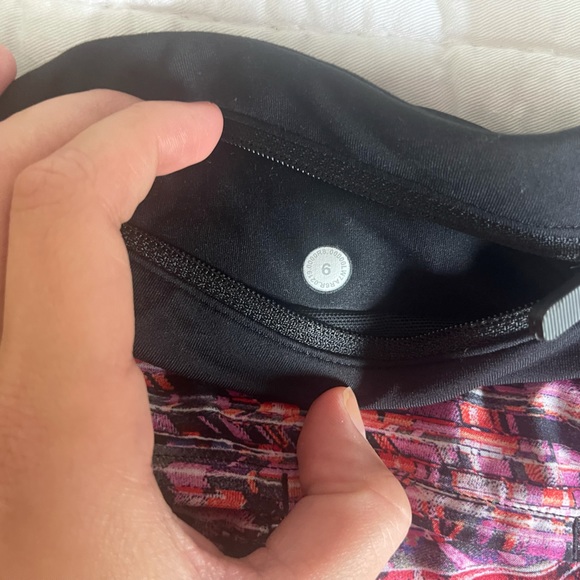 Lulu shorts 2.5 - Picture 3 of 3